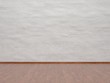 Weiss verputzte Wand