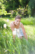 Schöne Frau in verführerischer Pose