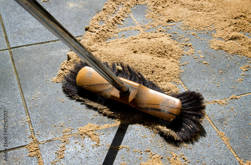 Photo: Fugensand einkehren auf einer Terrasse Fugensand einkehren auf einer Terrasse