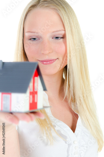 Photo: frau zeigt haus frau zeigt haus