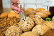 brötchenverkauf beim bäcker