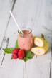 Bananensmoothie mit Beeren