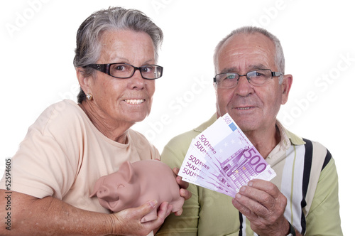 Photo: Couple âgé avec une liasse de billets et une tirelire. Couple âgé avec une liasse de billets et une tirelire.