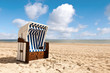 weißer Strandkorb von vorne