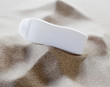 récipient de pommade dans le sable