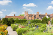Foto: Nash house and New Place garden, Stratford-upon-Avon, England Nash house and New Place garden, Stratford-upon-Avon, England