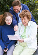 Foto: Family Reading Letter Together Family Reading Letter Together