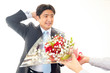 Photo: 花束を受け取るビジネスマン 花束を受け取るビジネスマン