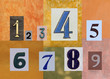 Numeri su sfondi pastello