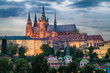 Prager Burg mit Veitsdom am Abend
