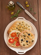 Focaccia Brot mit Tomaten und Oliven