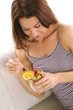 canvas print picture - Frau mit Obstsalat