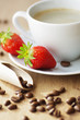 Kaffee mit frischen roten Früchten