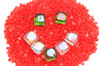 makro - Smiley aus roten Glasperlen
