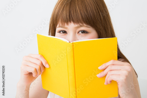 Photo: 本を読む女性 本を読む女性