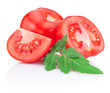 Foto: Juicy red tomato, half and slice with leaves Isolated on white b Juicy red tomato, half and slice with leaves Isolated on white b