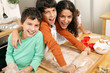 canvas print picture - Familie beim Backen