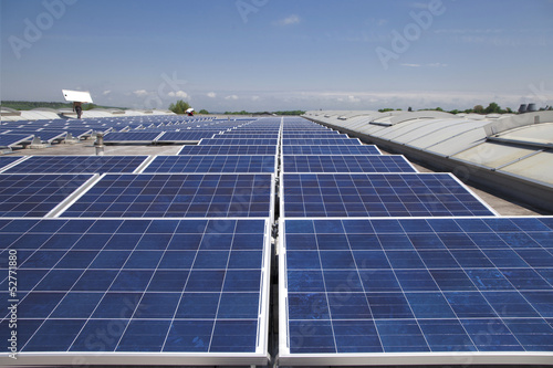 Photo: Solarzellen auf einem Dach Solarzellen auf einem Dach