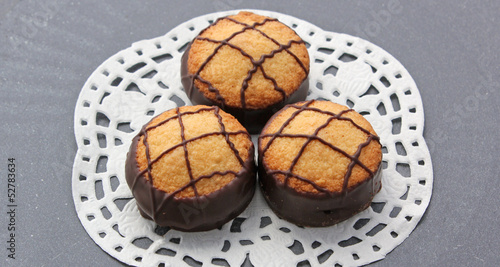 Photo: 3 biscuits au chocolat 3 biscuits au chocolat