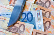 Money nad knife