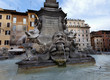 Fuente en Roma (Plaza de la Rotonda,Roma)