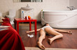 Foto: Crime scene simulation. Overdosed girl lying on the floor Crime scene simulation. Overdosed girl lying on the floor