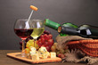 Composition with wine, blue cheese and grape