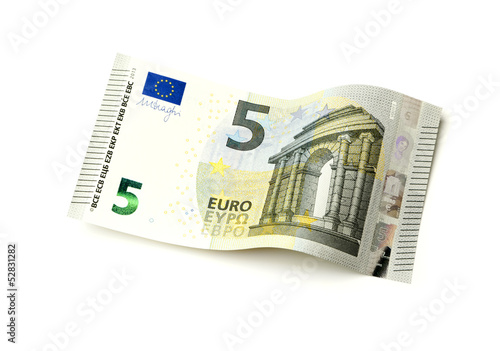 Photo: Neuer fünf Euro Schein isoliert auf weiß Neuer fünf Euro Schein isoliert auf weiß