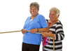 Seniorinnen ziehen an einem Strang