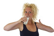 Frau trinkt Milch