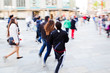 Photo: Menschen in der Stadt unterwegs in Bewegungsunschärfe Menschen in der Stadt unterwegs in Bewegungsunschärfe