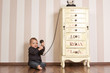 canvas print picture - kleinkind mit telefon
