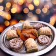 Photo: türkischer dessertteller, baklava und gefüllte früchte türkischer dessertteller, baklava und gefüllte früchte
