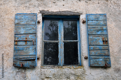 Photo: window shutter chipped paint window shutter chipped paint