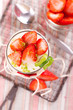 frisches Panna Cotta Dessert