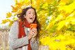 frau im herbst