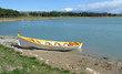 chaloupe amarrée au bord du lac de la Raho