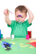 Photo: Kleiner Junge malt mit Tusche Kleiner Junge malt mit Tusche
