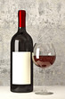bottiglia di vino con calice