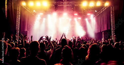 Photo: Jubelnde Konzertbesucher auf Rock-Konzert Jubelnde Konzertbesucher auf Rock-Konzert