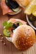 sandwich al salmone con uova di lompo