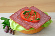 Foto: Salami Brötchen mit Salat Salami Brötchen mit Salat