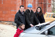 Foto: Family visiting construction site Family visiting construction site