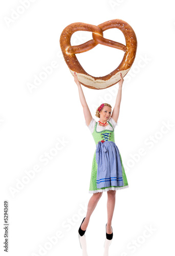 Photo: frau mit brezel frau mit brezel