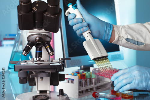 Photo: Scientific pipetting plate Scientific pipetting plate