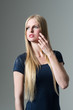 canvas print picture - junge Frau posiert im Studio