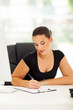 Foto: business woman writing report business woman writing report