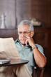 Photo: Senior liest Zeitung im Altersheim Senior liest Zeitung im Altersheim