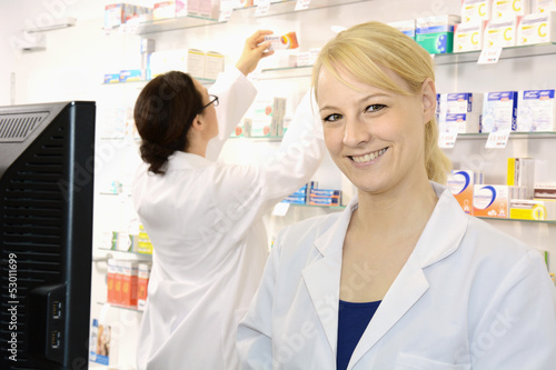 Photo: Freundliche Apothekerinnen Freundliche Apothekerinnen