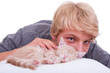 Photo: Teenager mit Katzenbaby Teenager mit Katzenbaby